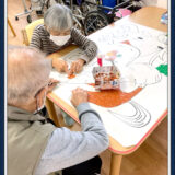 蹄鉄の音が聞こえる。